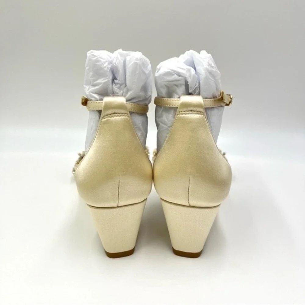 Badgley Mischka Size 6 Teasha Ivory Satin Jeweled Low Wedges Sandals Heels Shoes